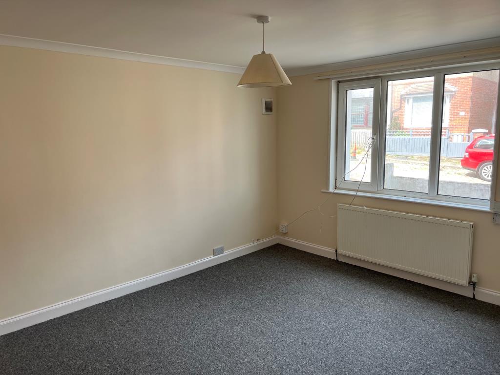 Lot: 22 - FREEHOLD BLOCK OF SIX TWO-BEDROOM FLATS FOR INVESTMENT -